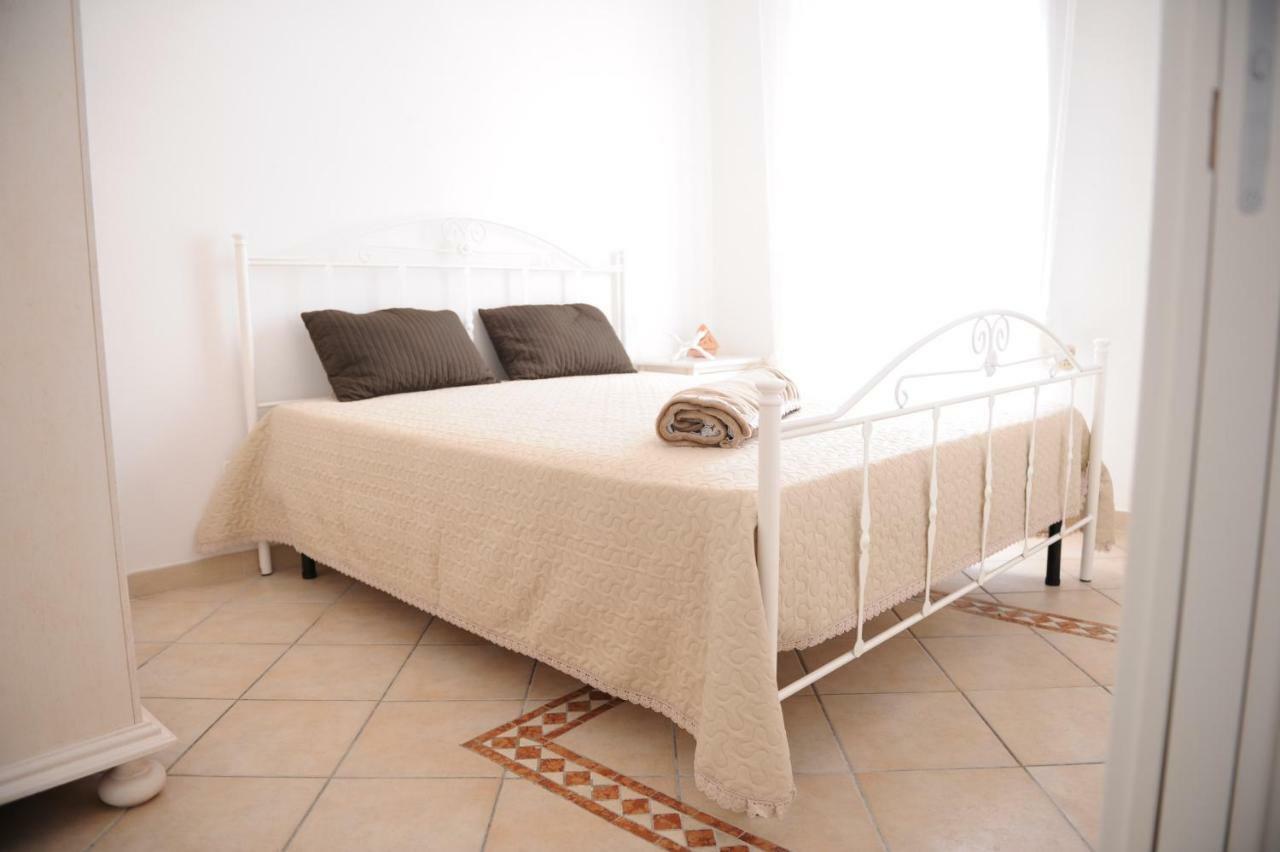 Dimora Pace - Apulianstay Group Monopoli Buitenkant foto